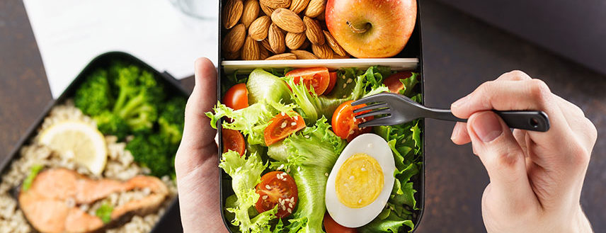 Here are some tips for packing a healthy lunch to get you started.
